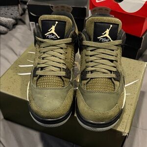 Jordan Retro 4 SE Craft olive